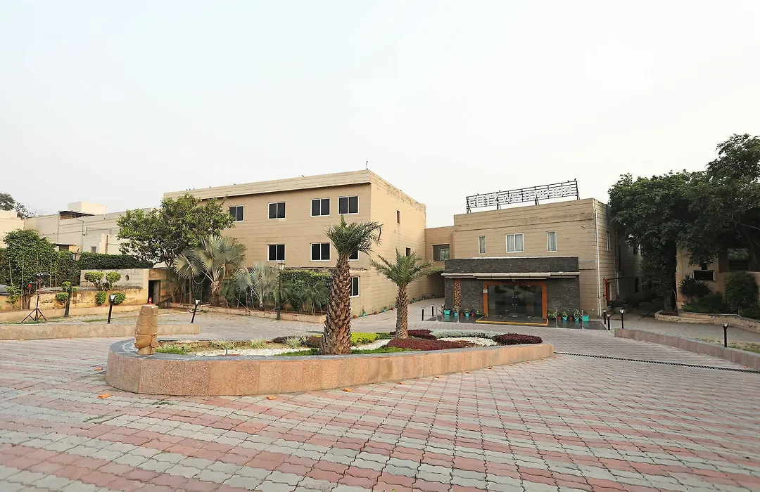 Oyo 9771 Hotel Glitz Westend Inn-1